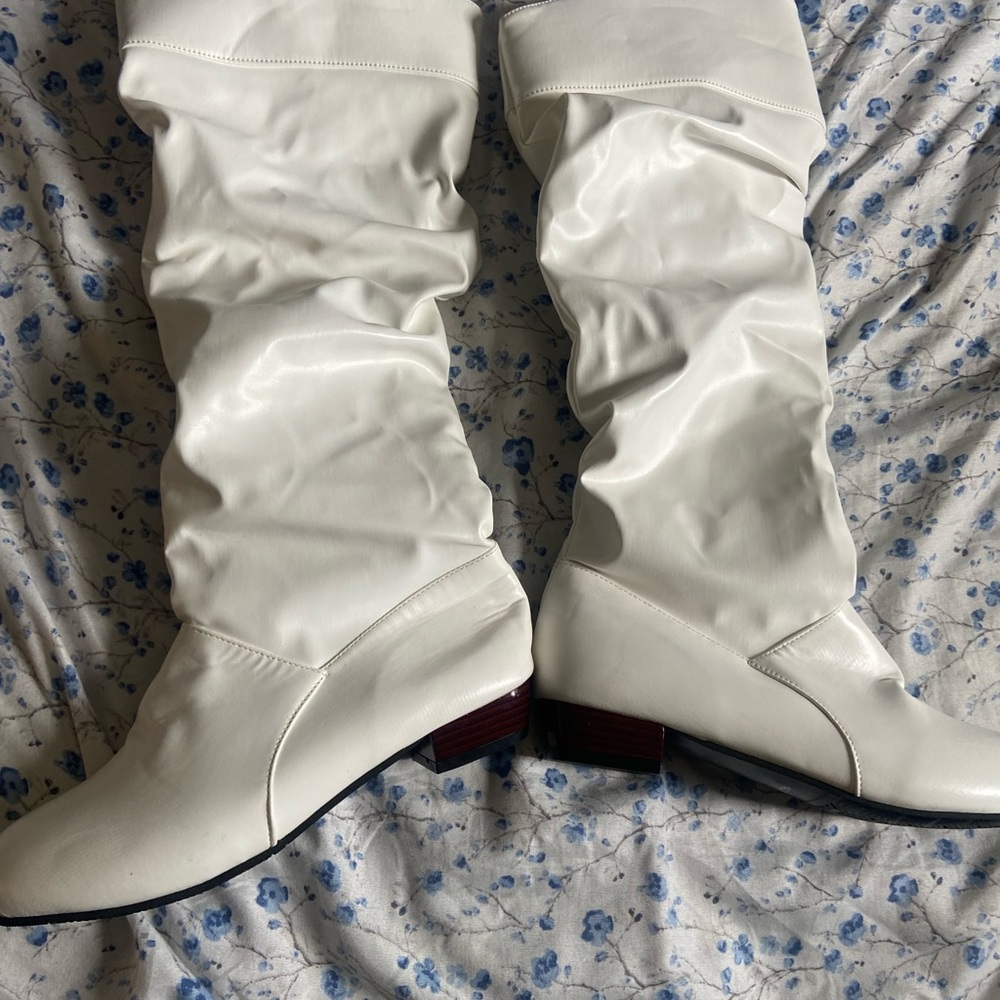 Women’s white boots
